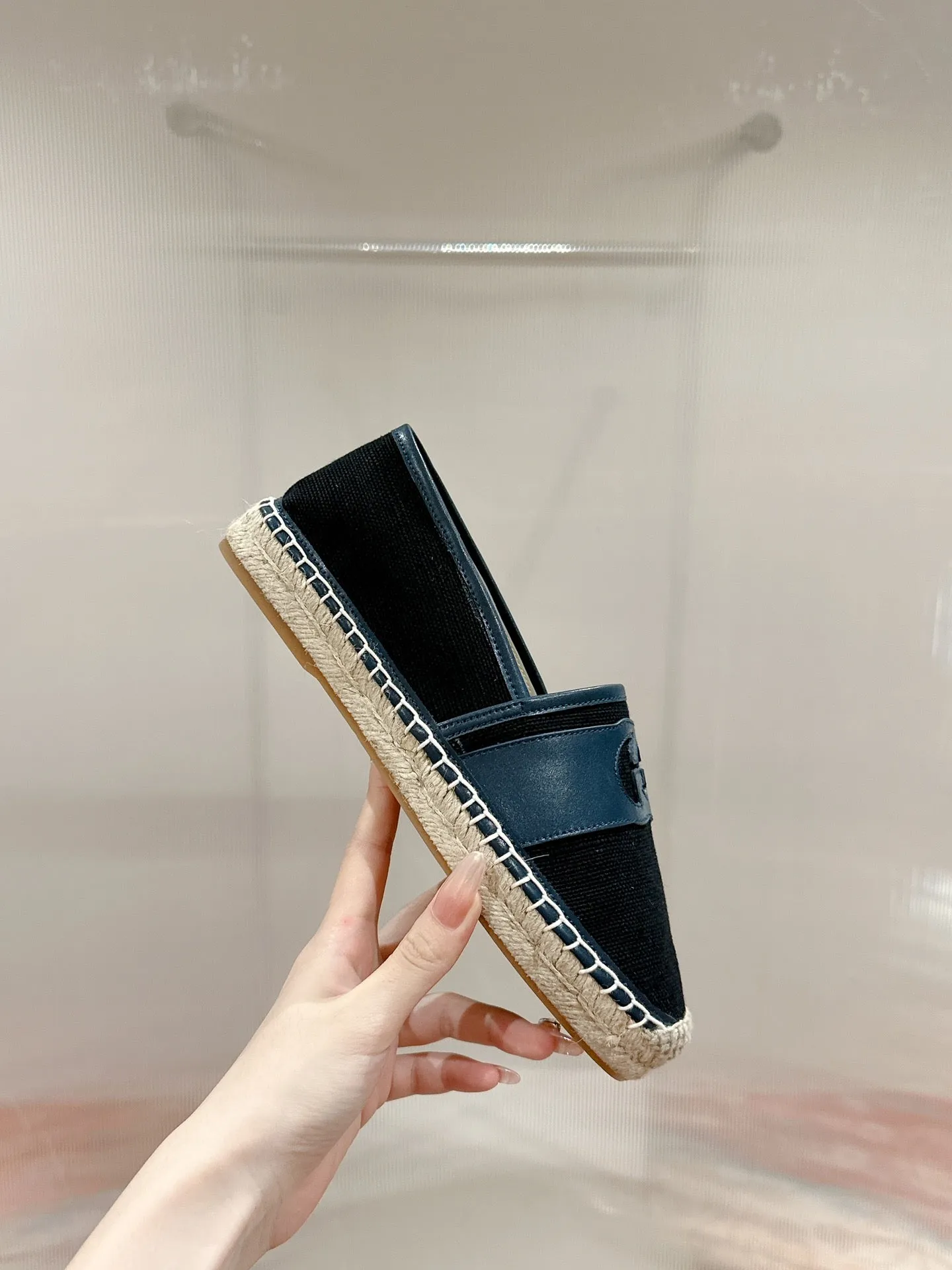 GG ESPADRILLES SLIP - ON BLACK CANVAS