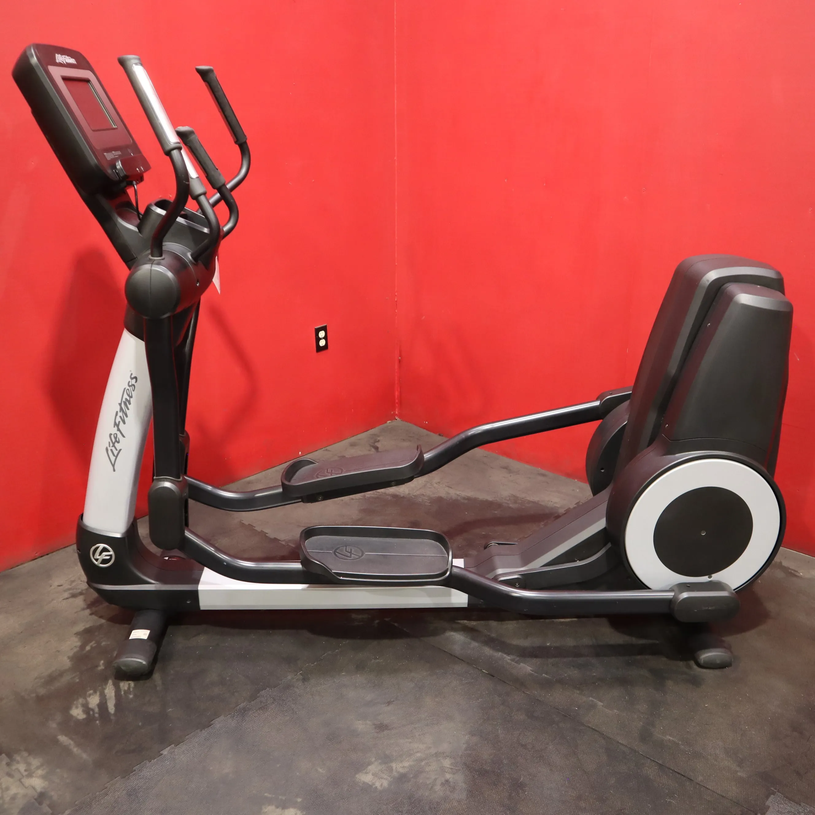 Life Fitness 95x Elliptical Trainer w/ SI Display (Refurbished)